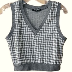 Mixed Threads Cropped Grey Houndstooth‎ Sweater Vest Size Jr Medium Academia
